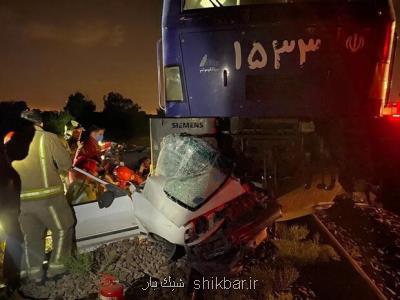 برخورد قطار با پراید، 2 نفر مصدوم شدند