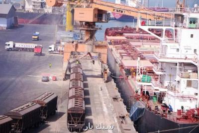 تخلیه نگله ۴۳۷ تنی وارداتی در بندر شهید رجایی