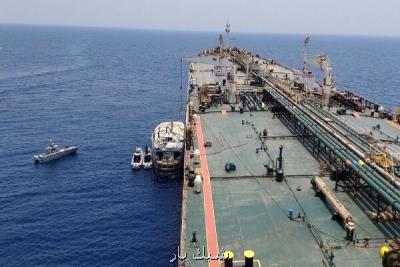 نجات خدمه لنج باری حادثه دیده توسط کشتی شرکت ملی نفتکش