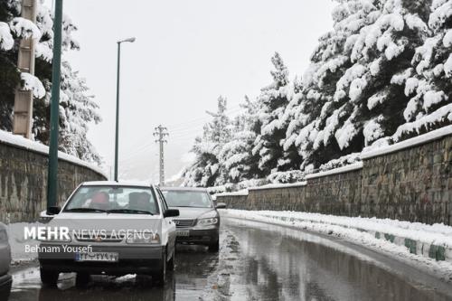 معابر تهران برف روبی و شن پاشی شدند