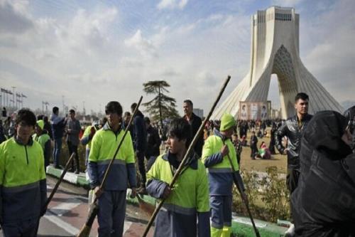 پاکیزگی و نظافت محیط در طول مسیر مراسم خاکسپاری در تهران