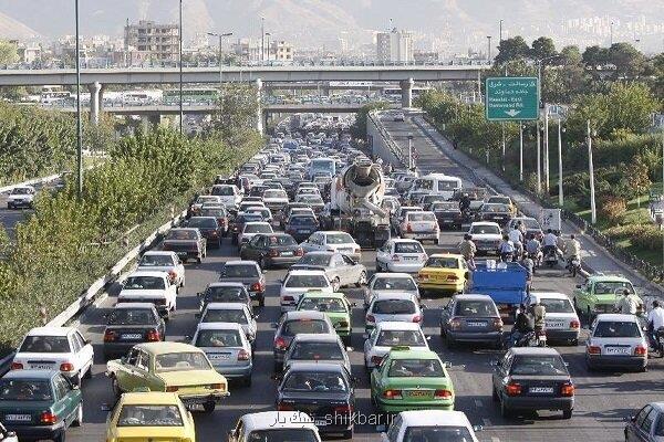 ترافیک پرحجم و سنگین در بعضی از معابر و بزرگراه های پایتخت