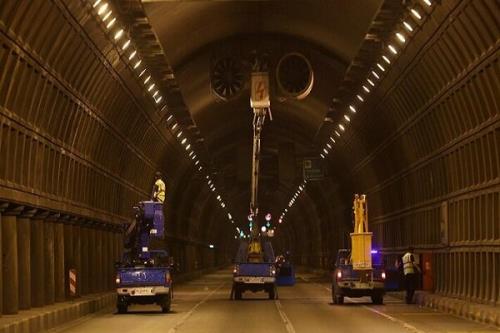 هر دو مسیر تونل توحید امشب مسدود است